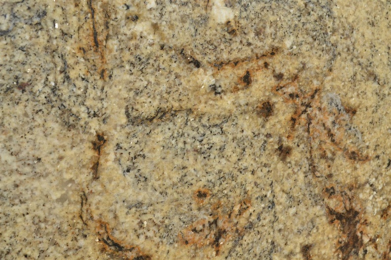 GOLDEN CRYSTAL 3CM LOT 3P634421CL 121X76.JPG